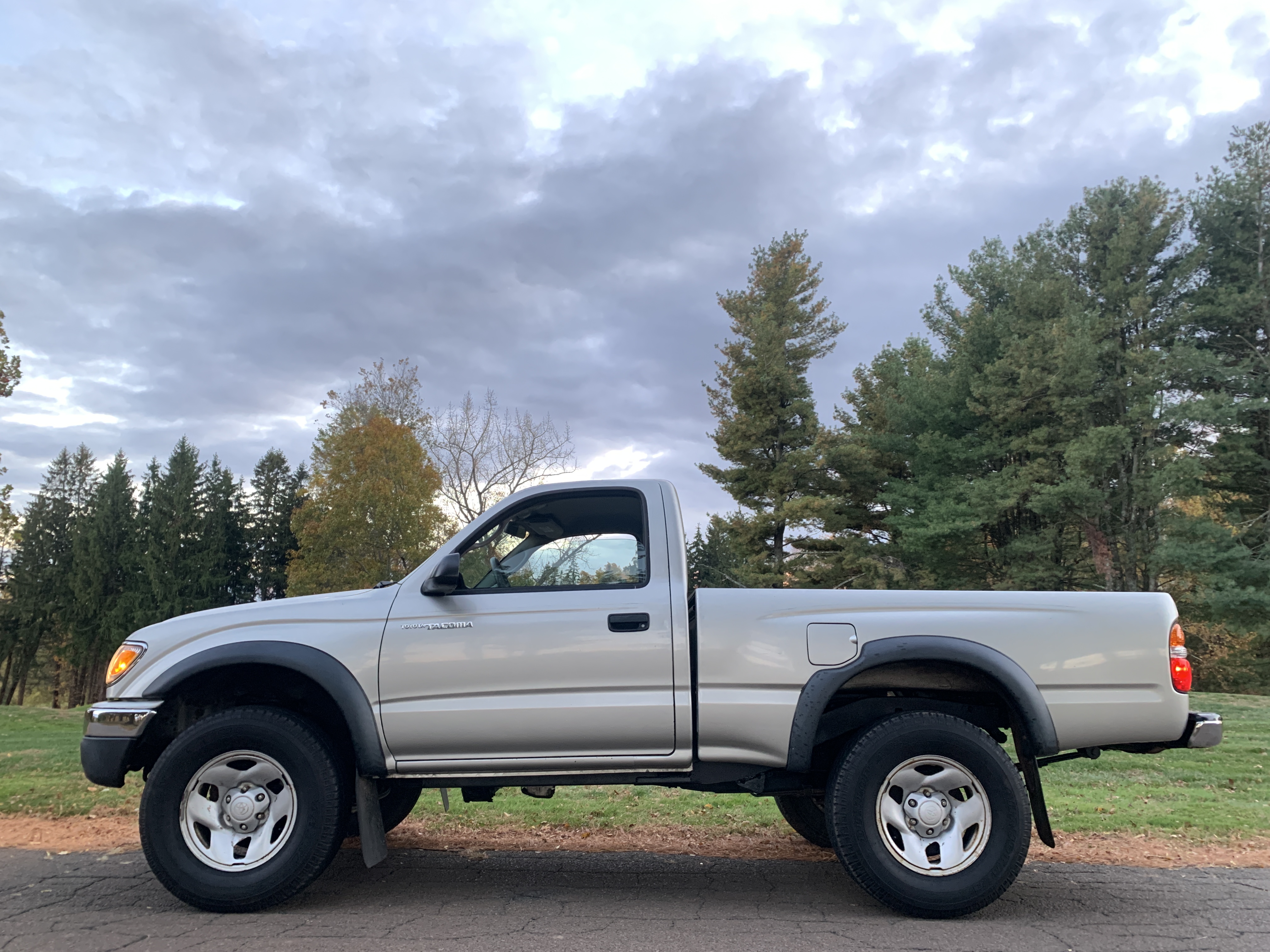 2004 Toyota Tacoma SR5 4x4 Pickup — hero